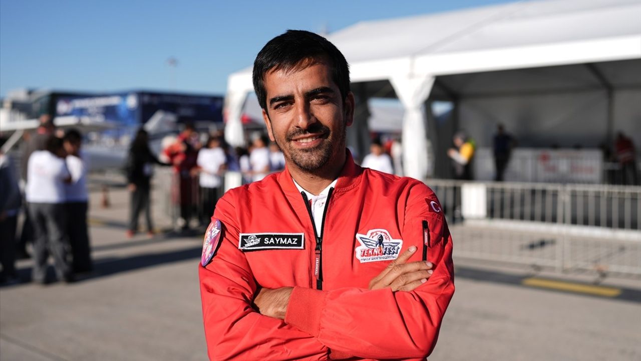 TEKNOFEST'te 'Bir Çocuk Gelsin Bir Uçağa Dokunsun' ile öğrenciler ilk kez helikopter deneyimi yaşadı