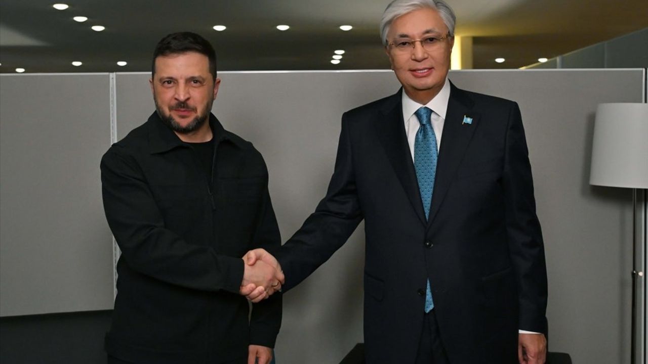Tokayev New York'ta Zelenskiy ile Görüştü — BM 80. Genel Kurulu Kapsamında Ekonomik ve İnsani İşbirliği Ele Alındı