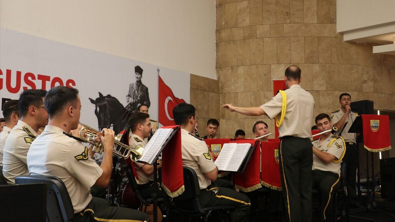 Trabzon'da 3. Ordu Komutanlığı Bölge Bandosu'ndan Zafer Bayramı konseri