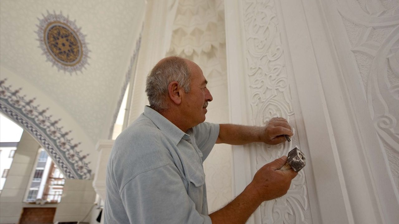 Trabzonlu taş ustası Hayri Dertlioğlu 'Yılın Ahisi' seçildi