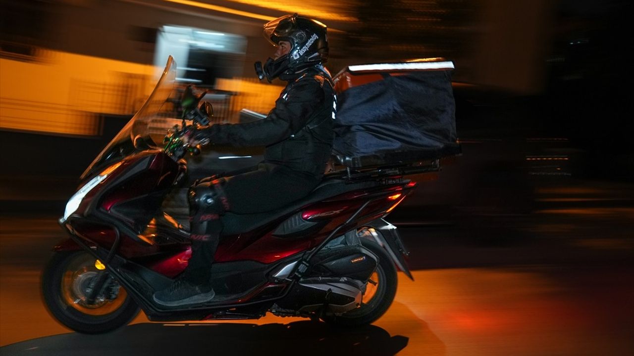 Trafikte Motosiklet Gerçeği: Motokuryeler Görünmezlik Sorunuyla Mücadele Ediyor