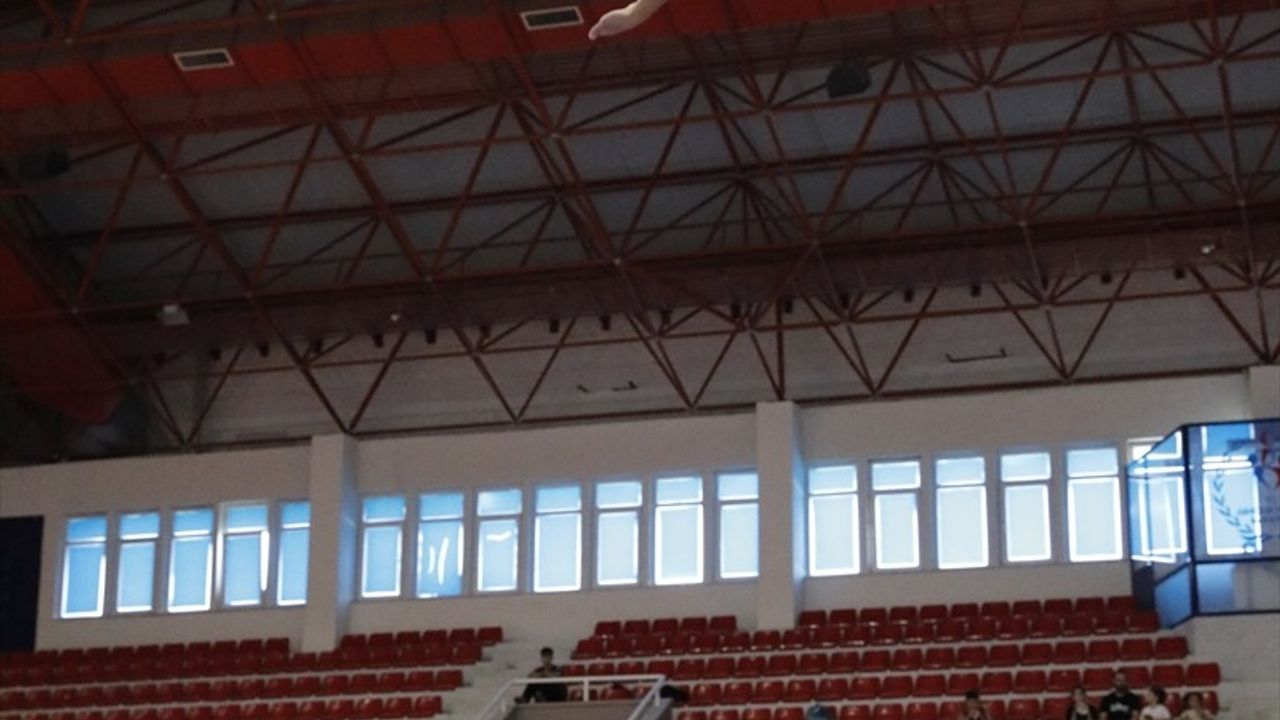 Trampolin Cimnastik Kulüpler Arası Türkiye Şampiyonası Samsun'da başladı