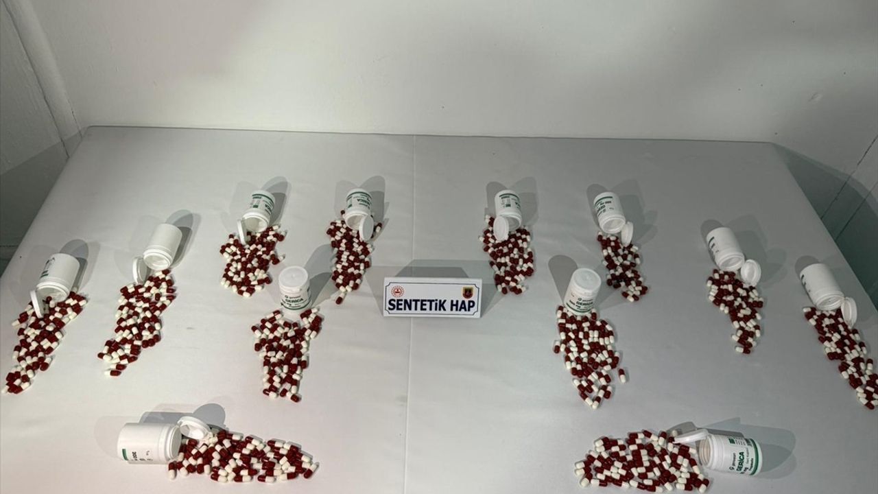 Tunceli'nin Mazgirt ilçesinde otomobilde 654 sentetik uyuşturucu hap ele geçirildi, 2 şüpheli gözaltında