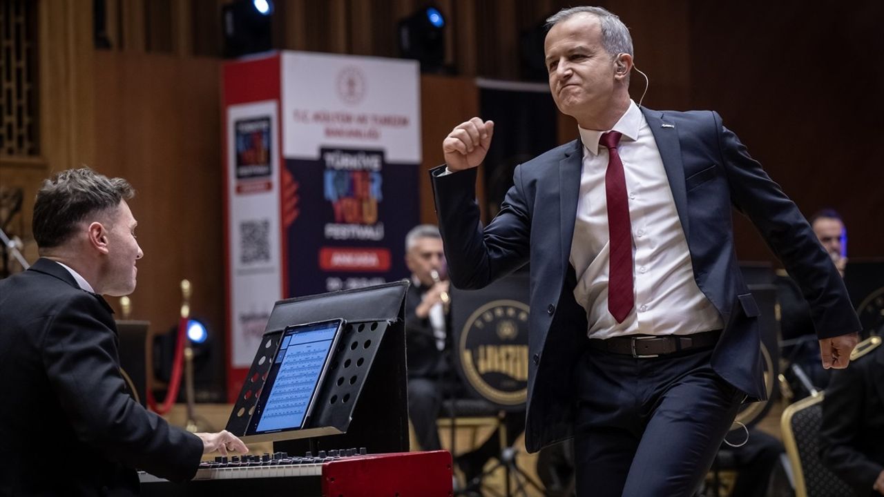 Türk Armoni Yıldızları Orkestrası CSO Ada Ankara'da konser verdi