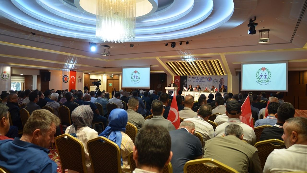 TÜRK-İŞ Genel Başkan Yardımcısı Eyüp Alemdar, Koop-İş Konya Şubesi 15. Olağan Genel Kurulu'nda konuştu