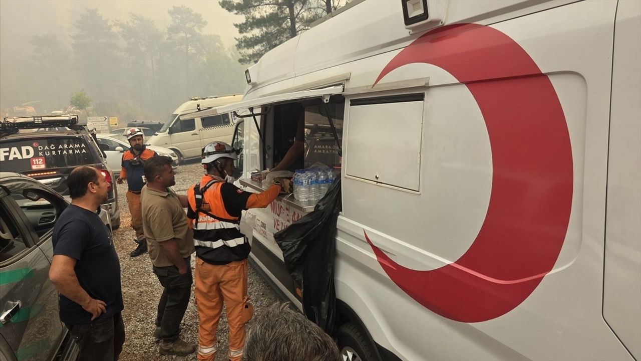 Türk Kızılay, Muğla Köyceğiz ve Antalya Alanya'daki orman yangınlarına saha desteği