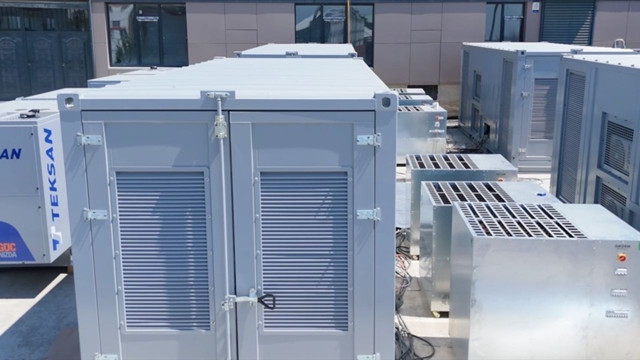 Türkiye'de taşınabilir en güçlü denizaltı şarj sistemleri üretildi — Sahil Besleme Sistemi Deniz Kuvvetleri'ne teslim edildi