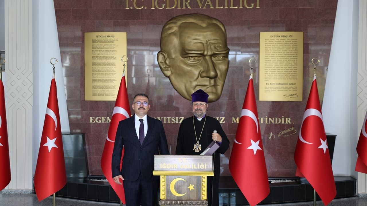 Türkiye Ermenileri Patriği Sahak Maşalyan, Iğdır Valisi Ercan Turan'ı Ziyaret Etti