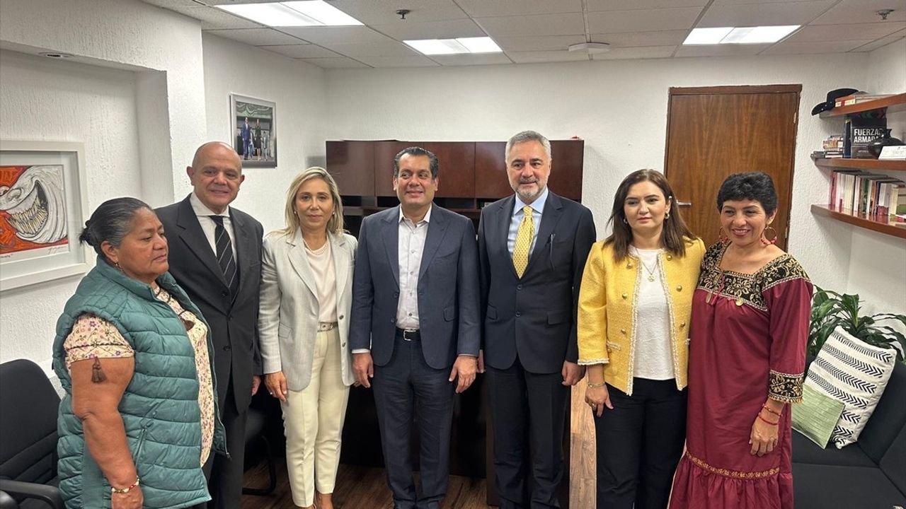 Türkiye-Meksika Dostluk Grubu Başkanı Sarıçam, Kenia Lopez Rabadan ile Meksiko'da Görüştü