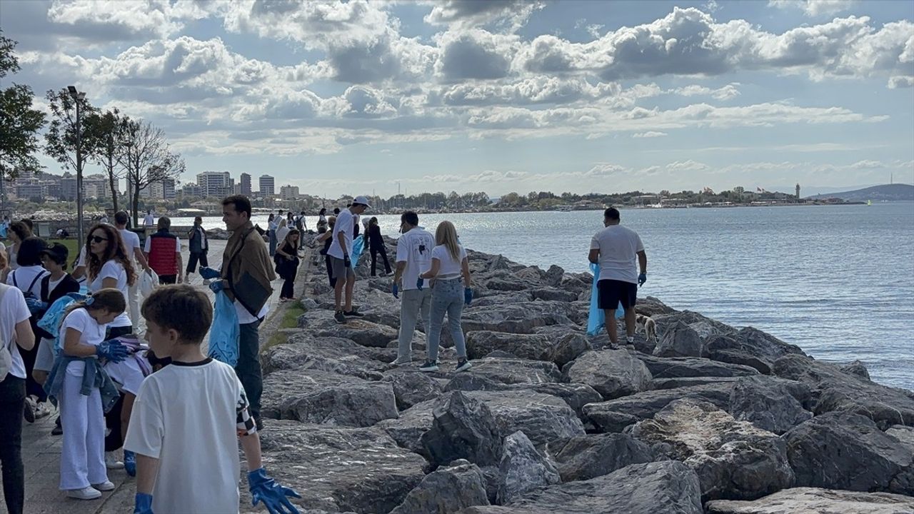 TURMEPA 400 gönüllüyle Kadıköy Moda Sahili'nde 330 kg atık topladı