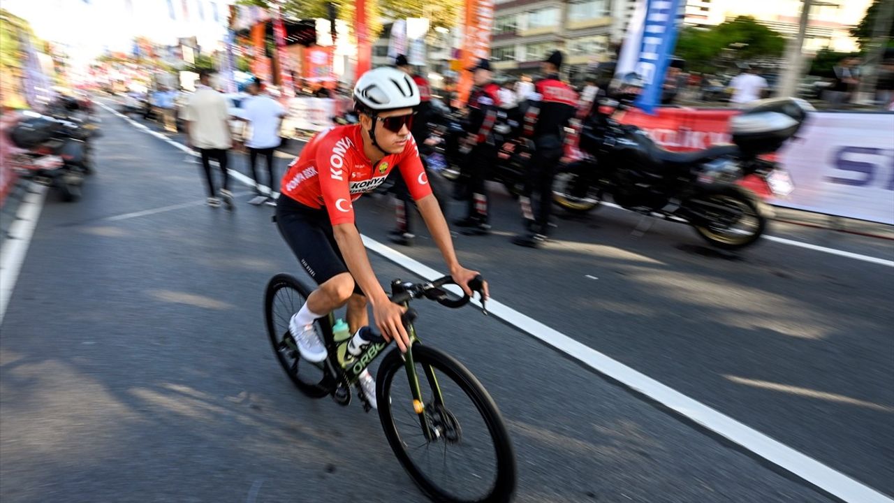 Uluslararası İstanbul Bisiklet Turu'nun 4. ve son etabı Fatih'te başladı