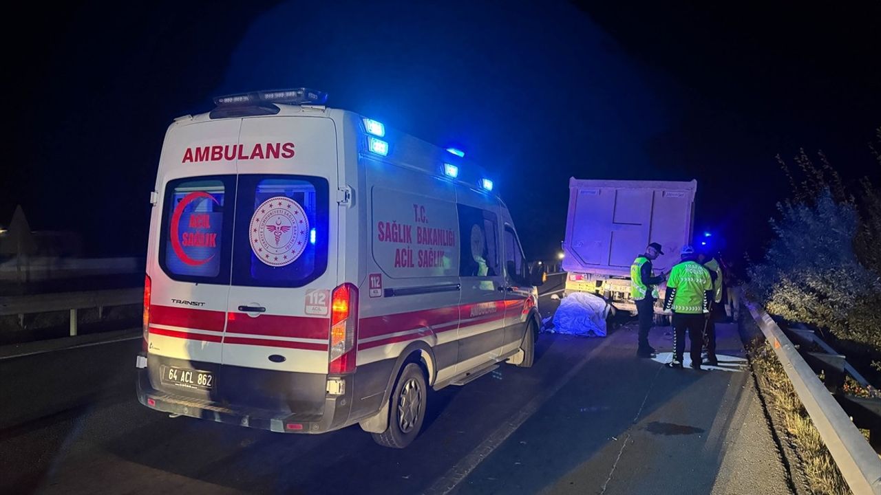 Uşak'ta kamyona arkadan çarpan motosiklet sürücüsü hayatını kaybetti