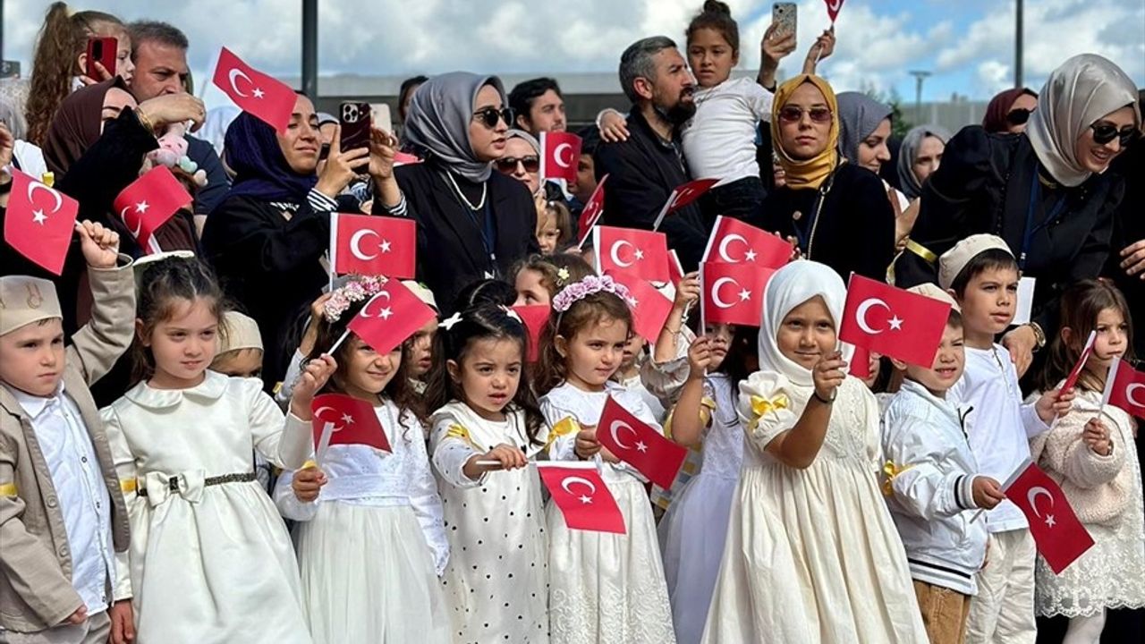 Üsküdar'da 'Amin Alayı' geleneği yaşatıldı — Okula yeni başlayan çocuklar için etkinlik