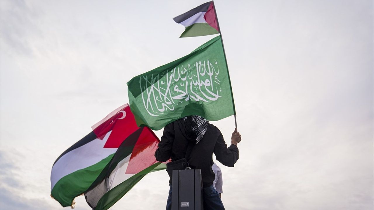 Üsküdar'da Küresel Sumud Filosu'na Destek Yürüyüşü