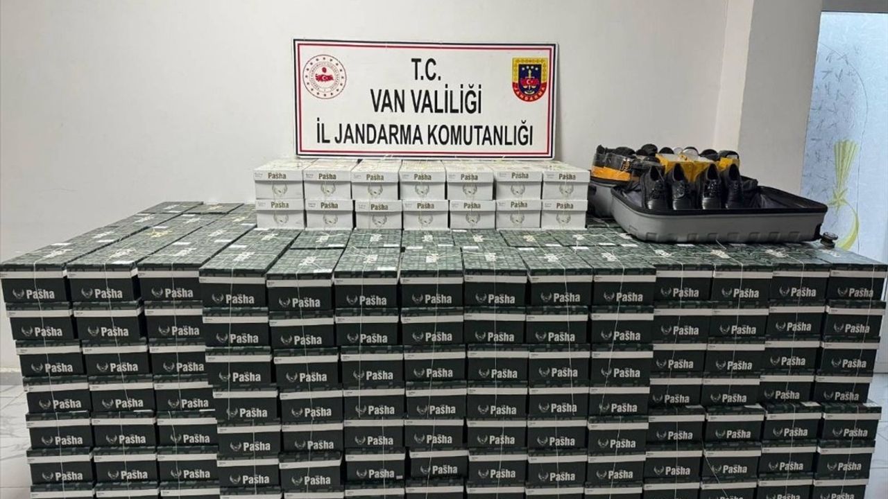 Van Başkale'de gümrük kaçağı 799 çift ayakkabı ele geçirildi, 1 kişi gözaltında