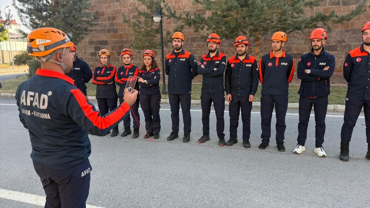 Van'da 7 ilden gelen 40 AFAD arama kurtarma teknikerine hazırlayıcı eğitim