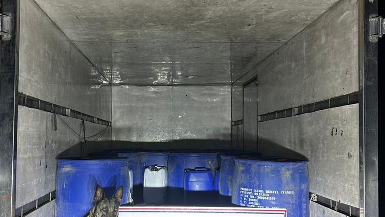 Van'da uyuşturucu yapımında kullanılan 3 ton 710 litre asetik asit anhidrit ele geçirildi