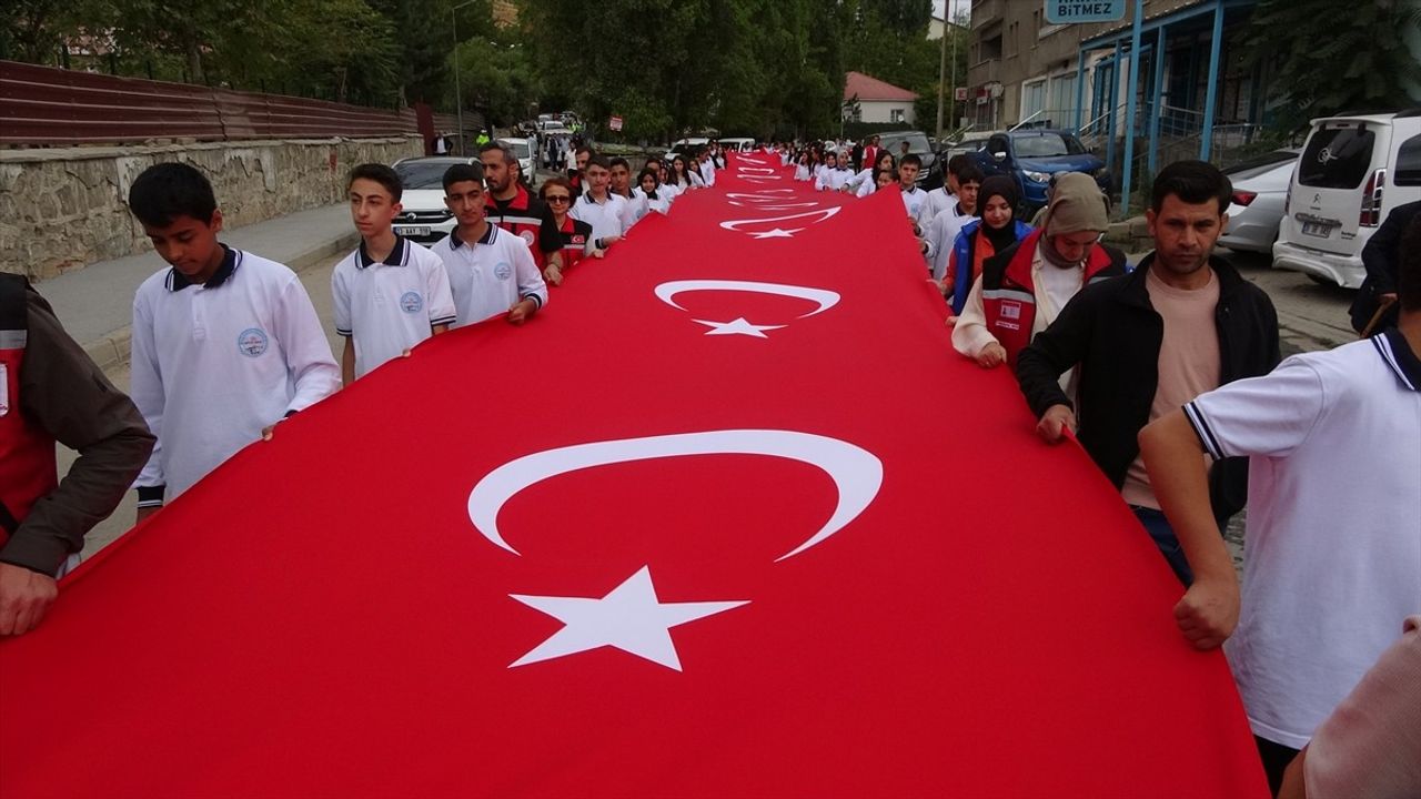 Van, Hakkari, Bitlis ve Muş'ta 19 Eylül Gaziler Günü törenleri ve yürüyüşler