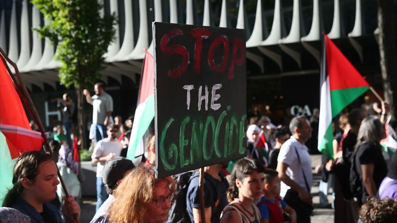 Viyana'da Binlerce Kişi İsrail'e Yaptırım Çağrısıyla Yürüdü