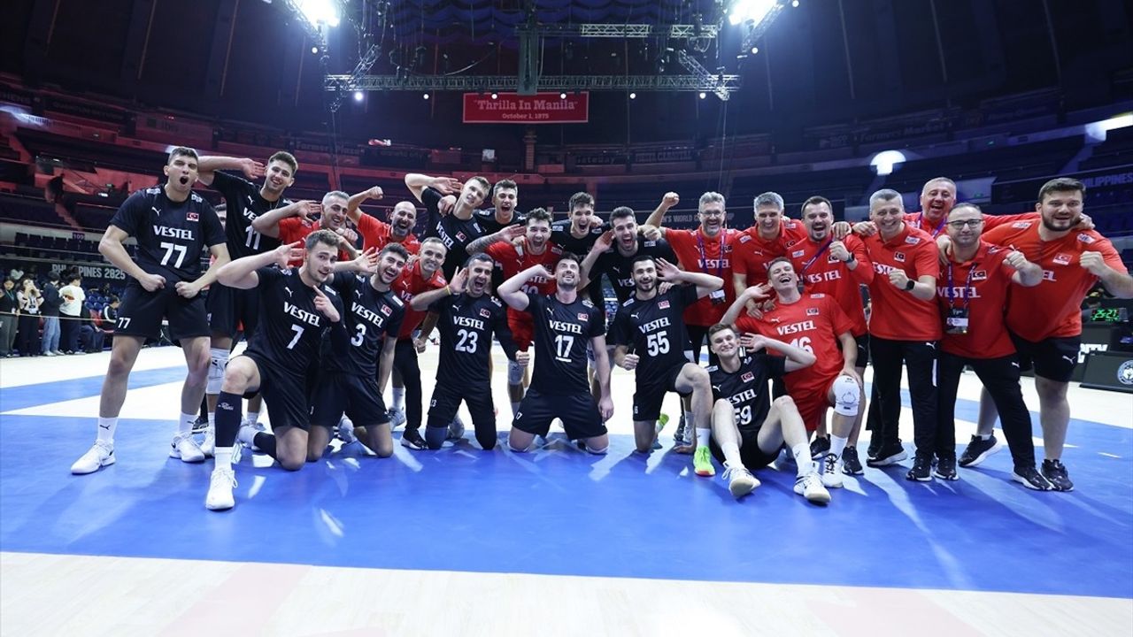 Voleybol: Türkiye, Kanada'yı 3-0 Yenip G Grubunu Namağlup Lider Tamamladı