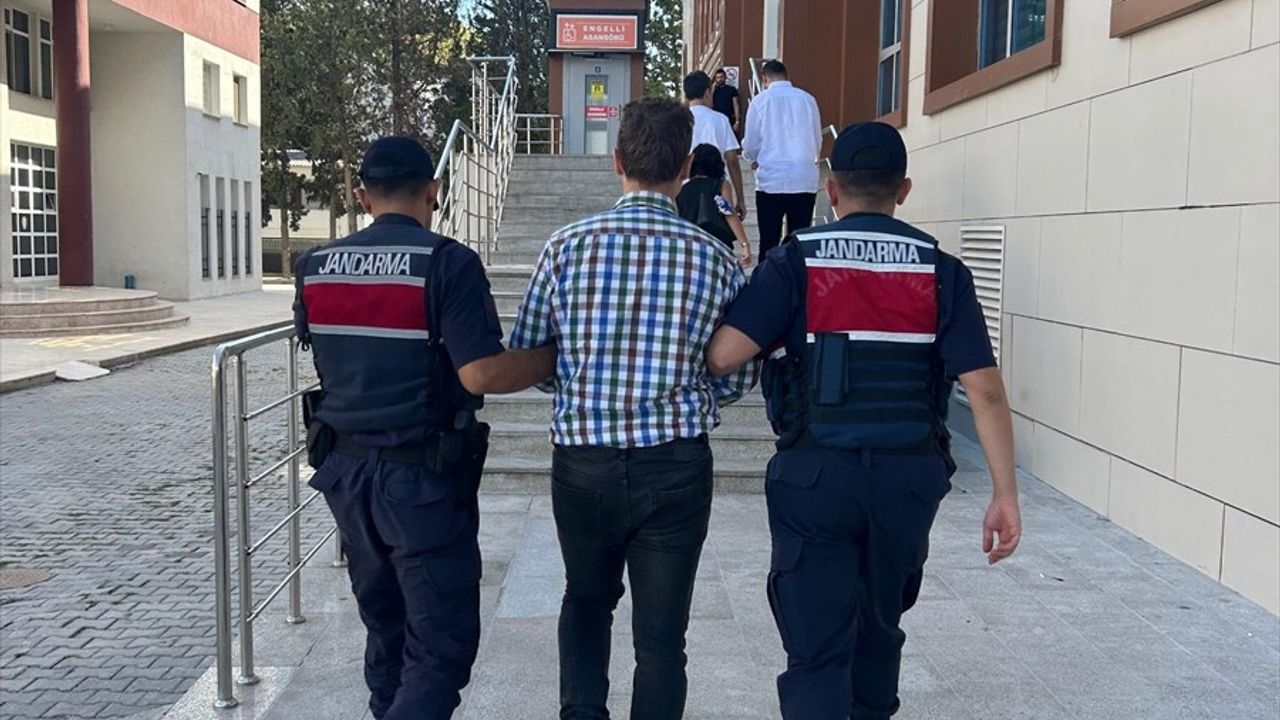 Yalova'da 12 yıl 6 ay kesinleşmiş hapis cezası bulunan firari FETÖ hükümlüsü Çınarcık'ta yakalandı