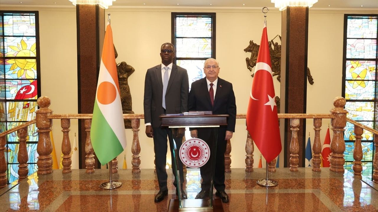 Yaşar Güler, Nijer Savunma Bakanı Salifou Mody'yi Ankara'da karşıladı