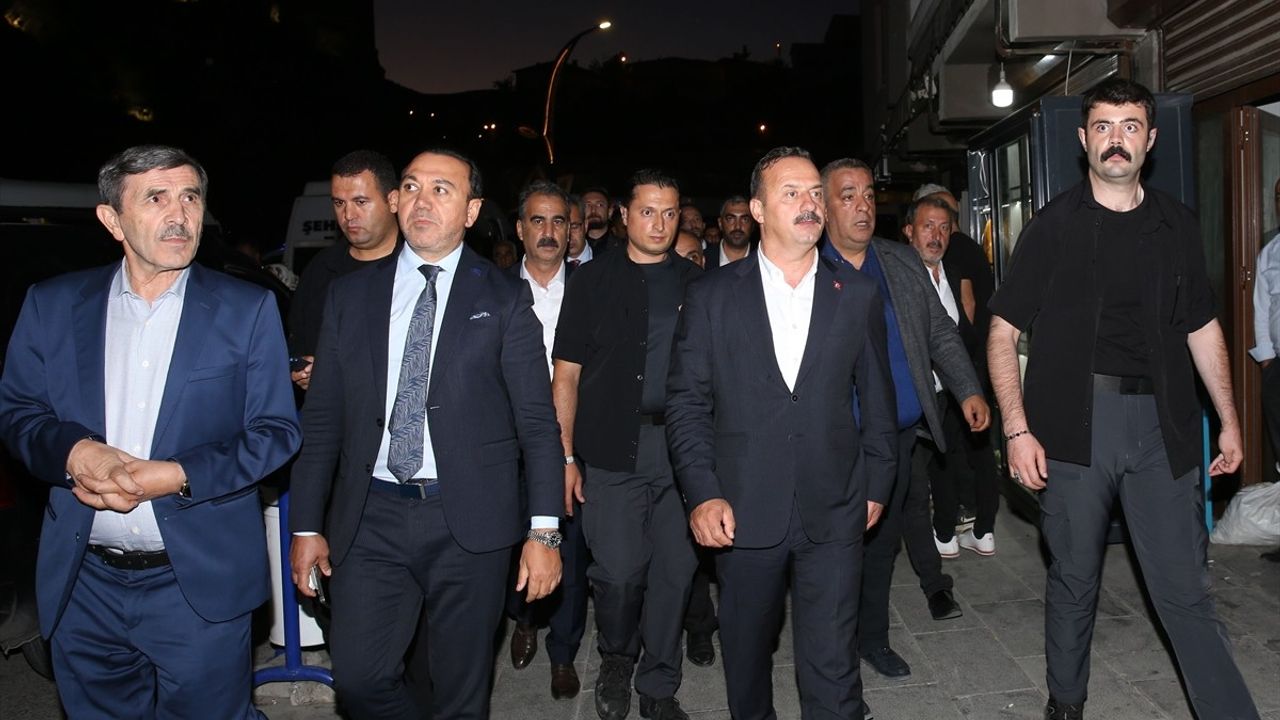 Yavuz Ağıralioğlu Bitlis'te Anahtar Parti İl Başkanlığı binasının açılışını yaptı