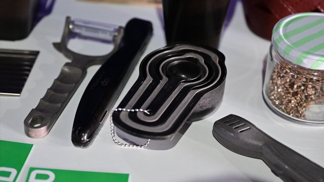 Yerli girişim TEKNOFEST'te: Çay, yumurta ve talaştan biyoplastik üretimi