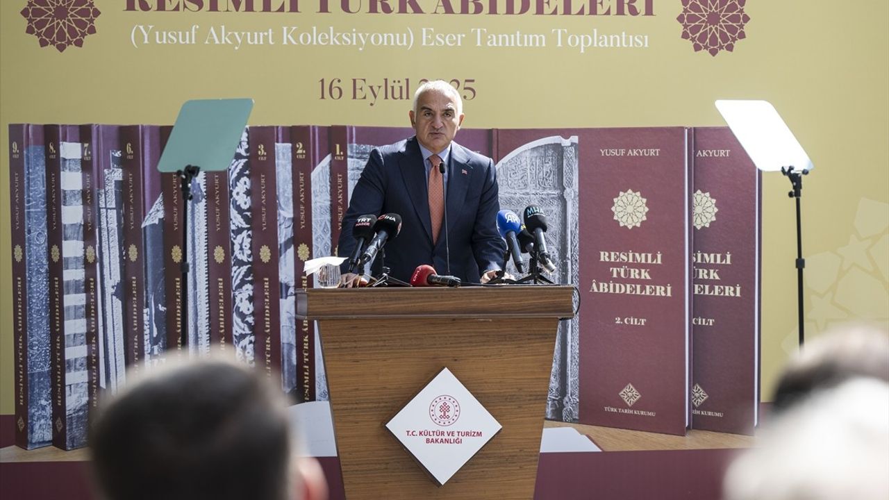 Yusuf Akyurt Koleksiyonu'ndan 'Resimli Türk Abideleri' dokuz cilt halinde tanıtıldı