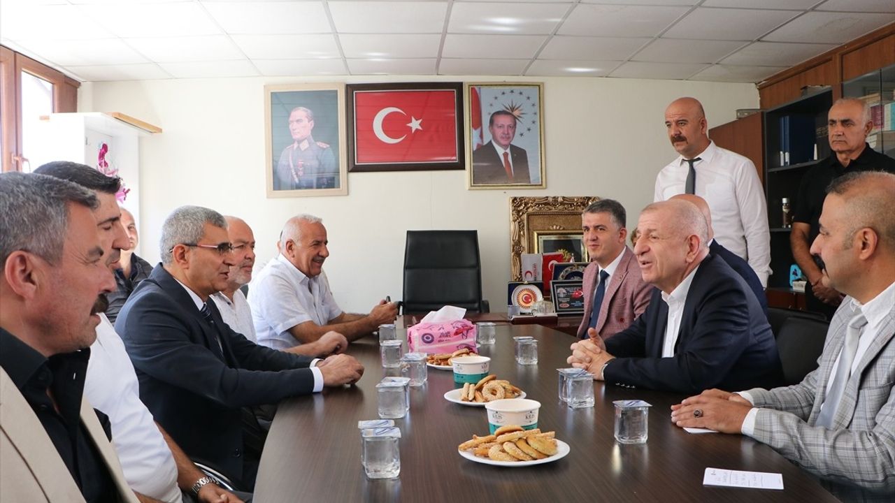 Zafer Partisi Genel Başkanı Ümit Özdağ Kilis'te İl Başkanlığı ve esnaf ziyaretleri gerçekleştirdi