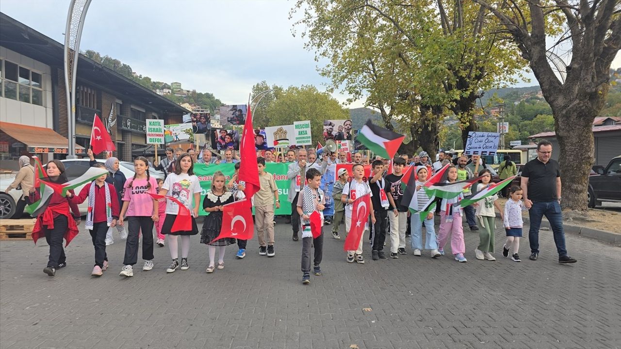 Zonguldak'ta Filistin ve Küresel Sumud Filosu'na destek yürüyüşü