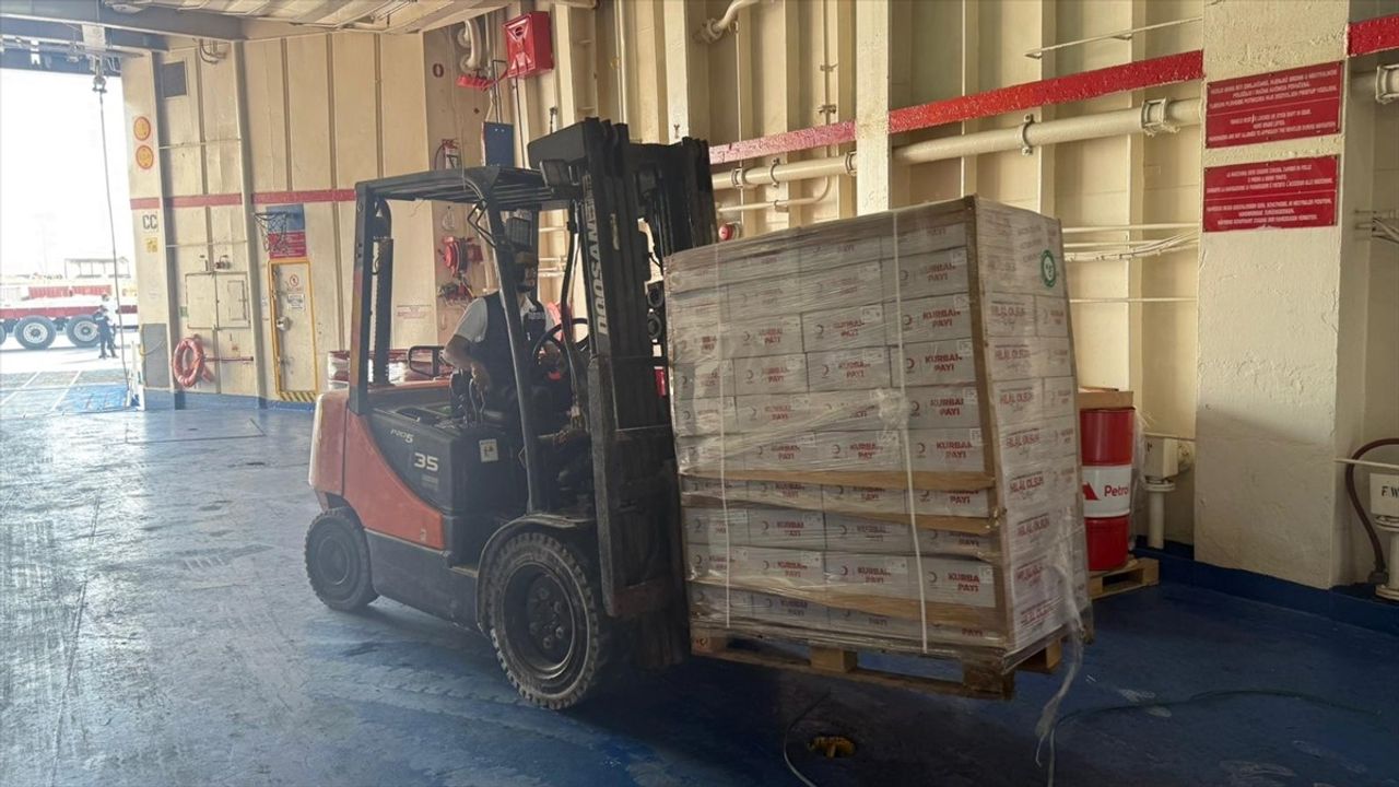 17. 'İyilik Gemisi' El-Ariş'e ulaştı: Yaklaşık 900 ton insani yardım indiriliyor