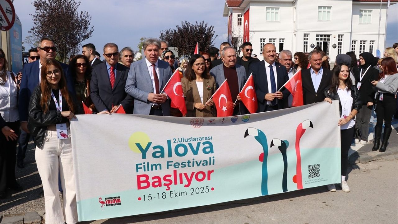 2. Uluslararası Yalova Film Festivali Yalova'da kortej yürüyüşüyle açıldı