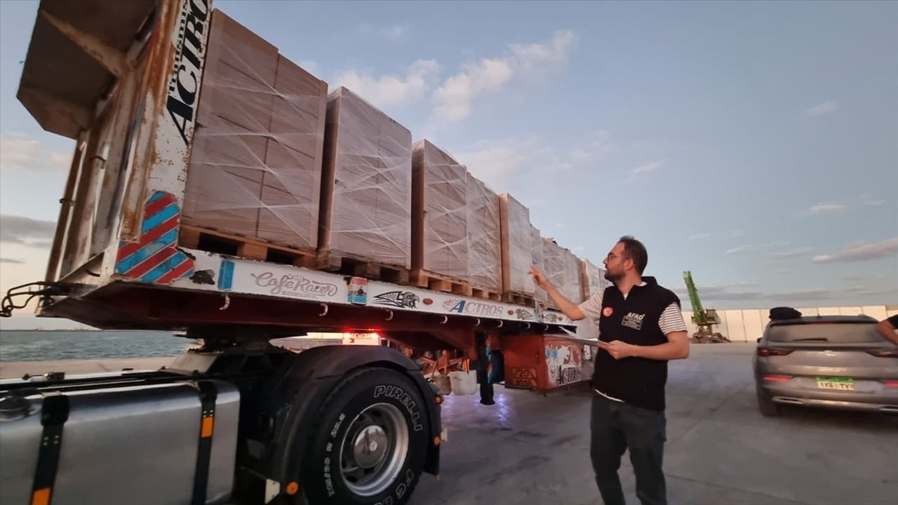 25 insani yardım tırı Gazze için Refah Sınır Kapısı'na yola çıktı