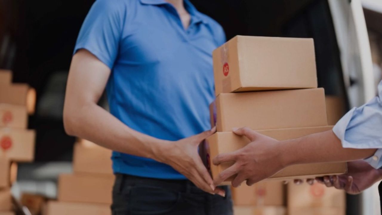 28 Ekim Yarım Gün mü, 29 Ekim Kargolar Açık mı? İşte PTT, MNG, Aras Kargo Cumhuriyet Bayramı Mesai Saatleri