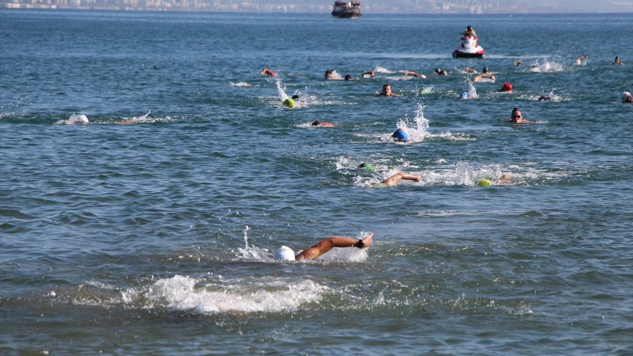 34. Alanya Triatlonu başladı — Halk etabı Galip Dere Plajı'nda koşuldu