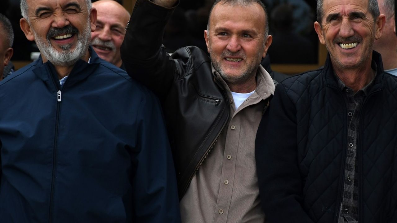 36 Yıllık Asker Arkadaşlar Düzce'de Kanserle Mücadele Eden Dostları İçin Bir Araya Geldi