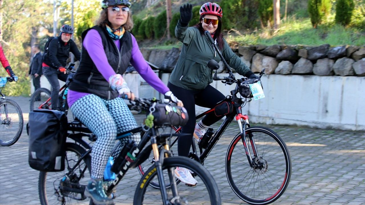 5. Karabük Bisiklet Festivali Yenice'de başladı: Sonbaharın renkleriyle 70 bisikletsever pedallıyor