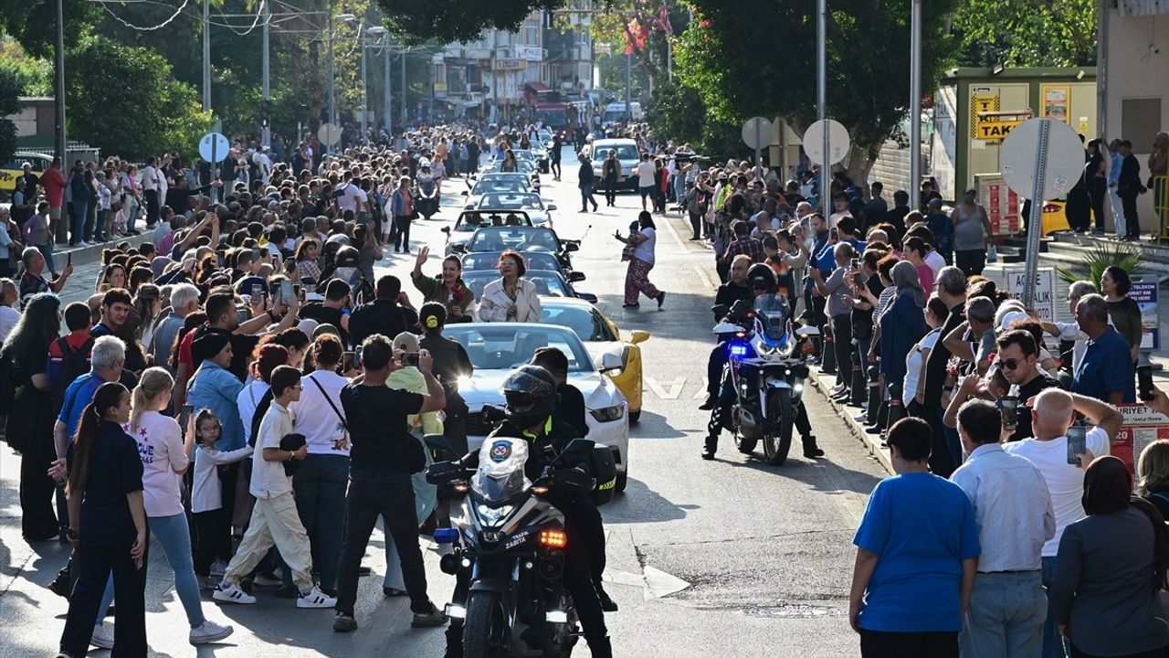 62. Uluslararası Antalya Altın Portakal Film Festivali kortejle başladı