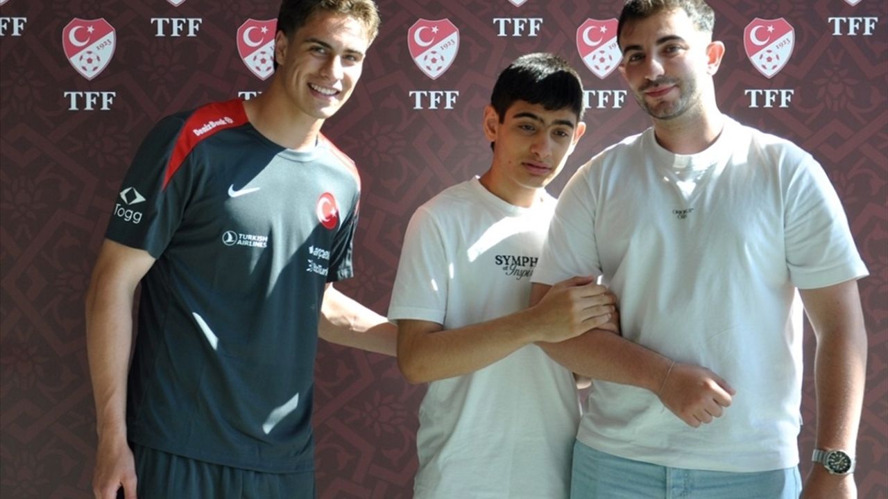 A Milli Futbolcularından Otizmli Çocuklara Destek: 'Futbol'da Fark Yok, Sevgi Var' Sergisi