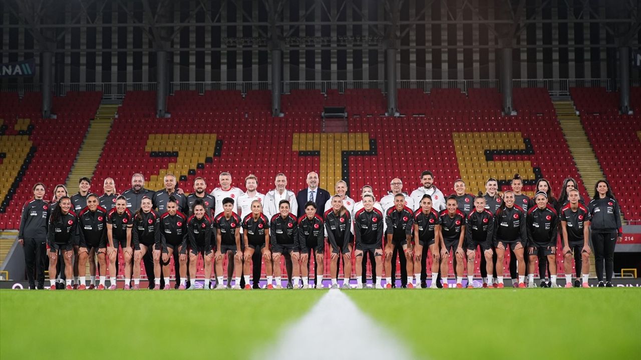 A Milli Kadın Futbol Takımı Kosova maçı öncesi: Necla Güngör Kıragası'dan Cumhuriyet Bayramı mesajı