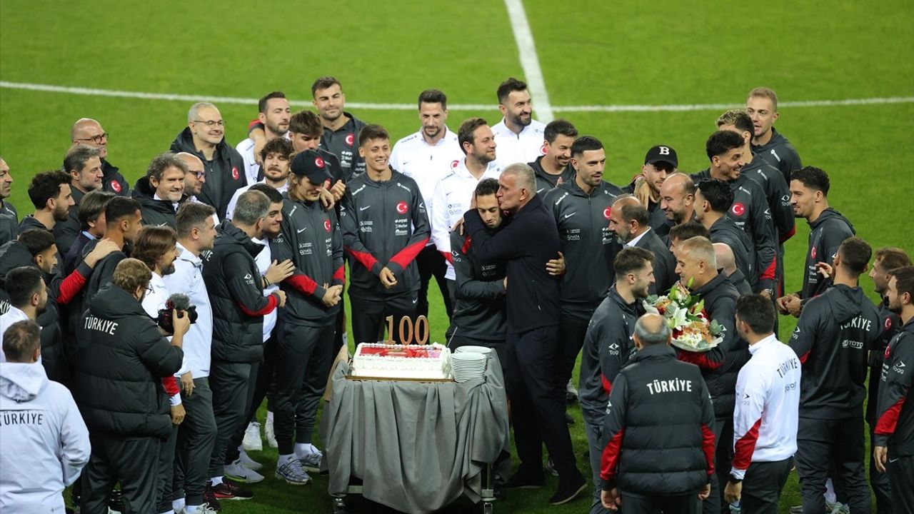 A Milli Takım, Gürcistan Maçı Öncesi Kocaeli Stadı'nda Yürüyüş ve Zemin İncelemesi