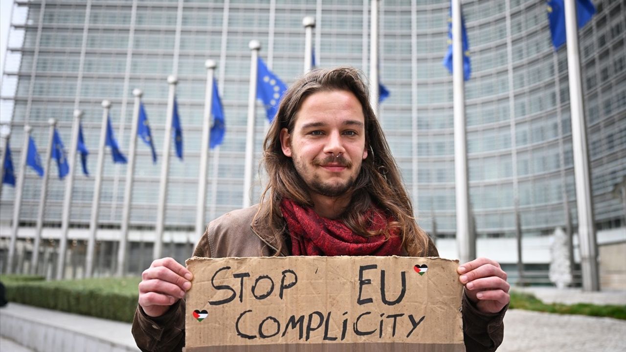 AB Komisyonu önünde İsrail'le normalleşmeye karşı protesto: Ortaklık Anlaşması'nın askıya alınması talebi