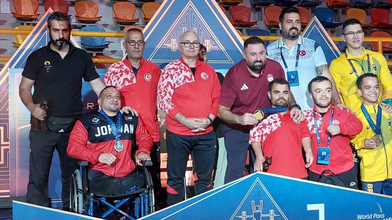 Abdullah Kayapınar, Dünya Para Halter Şampiyonasında 49 kiloda Altın Madalya Kazandı