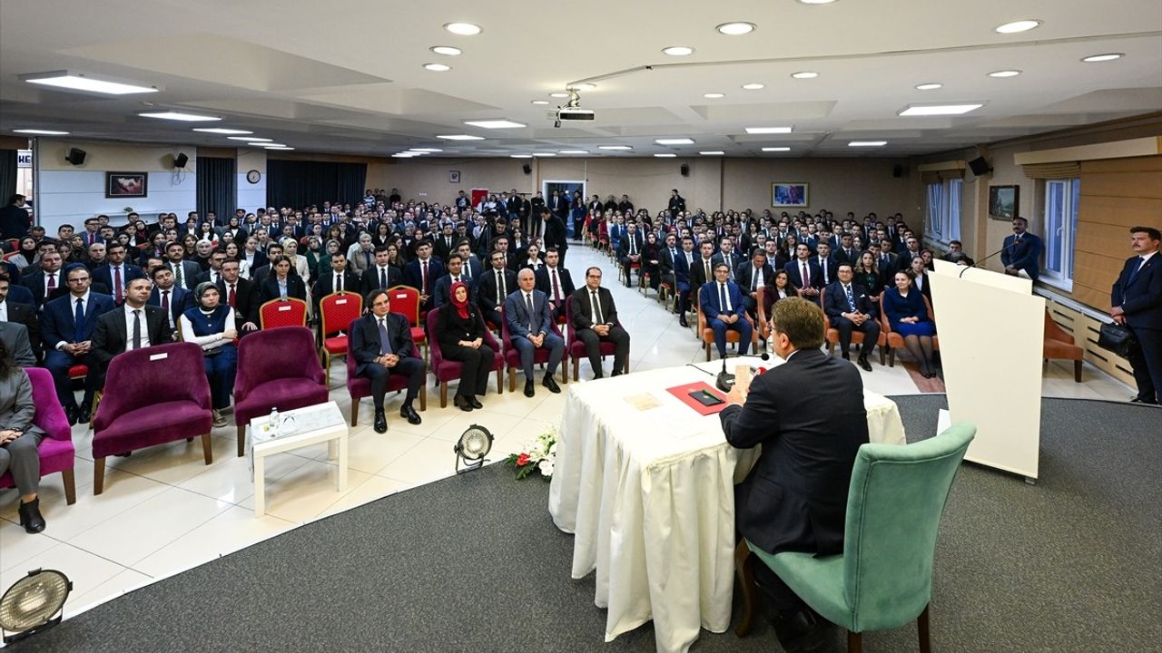 Adalet Bakanı Tunç, Türkiye Adalet Akademisi'nde hakim-savcı yardımcılarıyla bir araya geldi