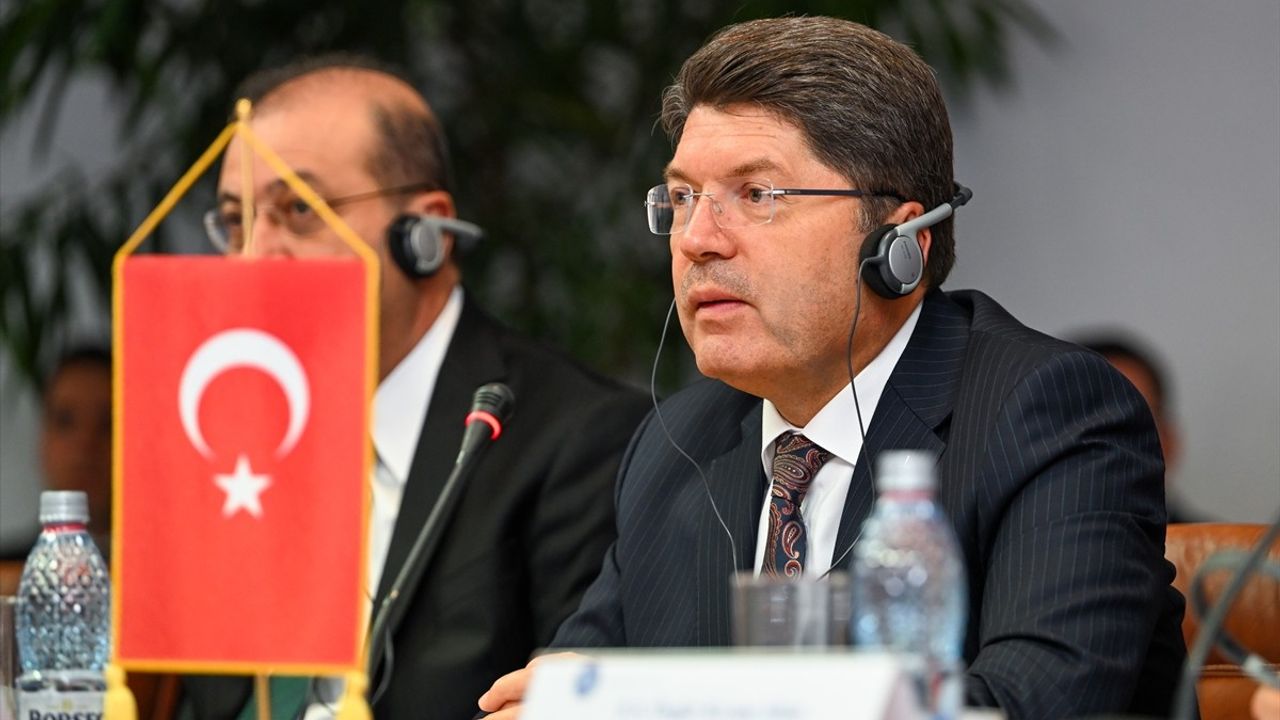 Adalet Bakanı Yılmaz Tunç Bükreş'te Romanya Mevkidaşıyla Görüştü: Terörle Mücadelede İşbirliği Vurgusu
