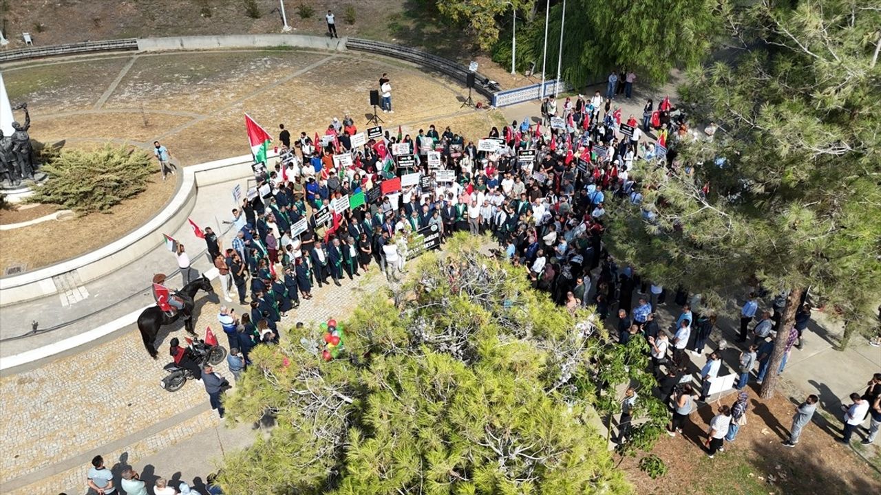 Adana'da Çukurova Üniversitesi: Filistin'e Destek İçin Kampüste Yürüyüş Düzenlendi