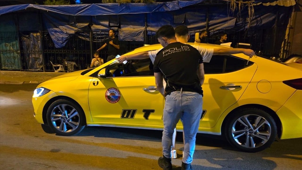 Adana'da narkotik denetiminde Fevzipaşa Mahallesi'nde 9 kişide uyuşturucu ele geçirildi