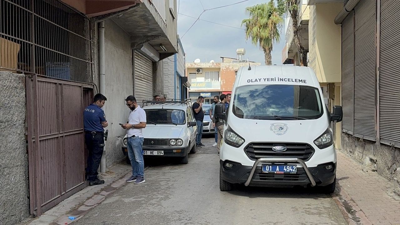 Adana'da sağlık ve polis ekibine saldıran E.D. bacağından vurularak etkisiz hale getirildi