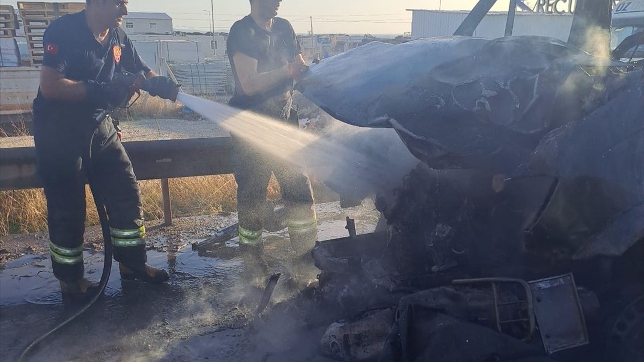 Adana Sarıçam'da işçi servisinin çarptığı motosiklet sürücüsü hayatını kaybetti